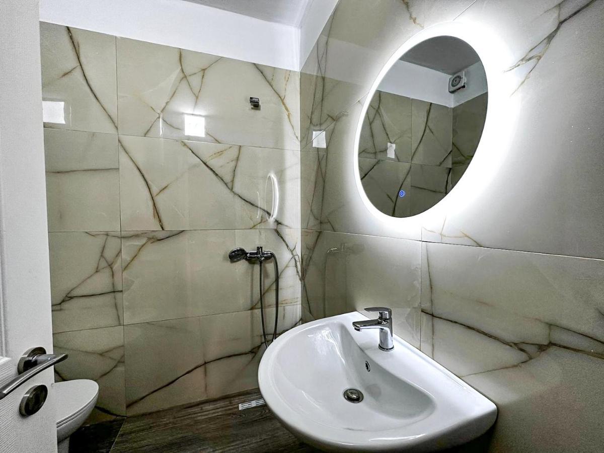 New Bazaar 1Bd Modern Apartment Tirana Exterior photo
